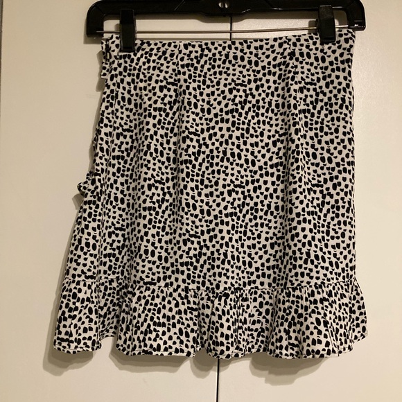 Express High Waisted Dot Ruffle Mini Skirt - Picture 5 of 7